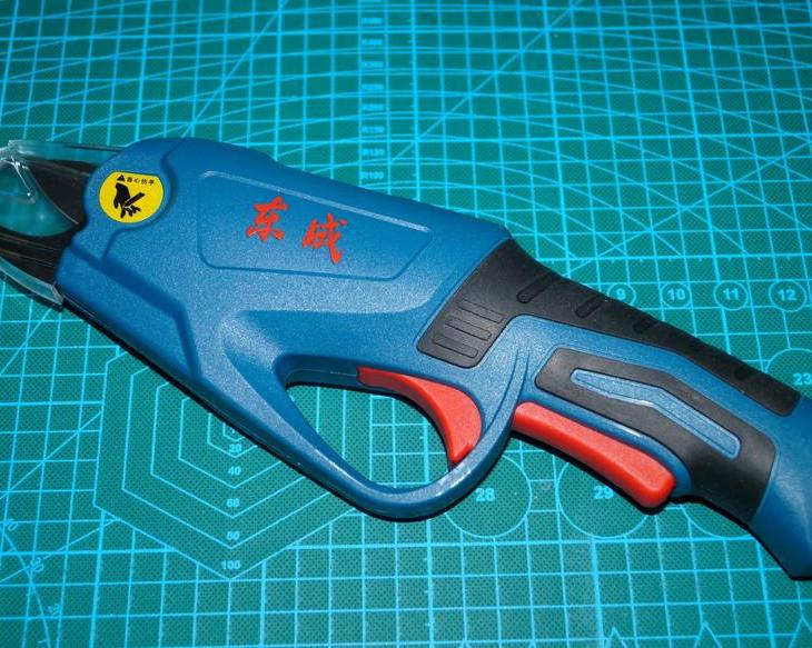 Аккумуляторный электросекатор 4V 2Ah